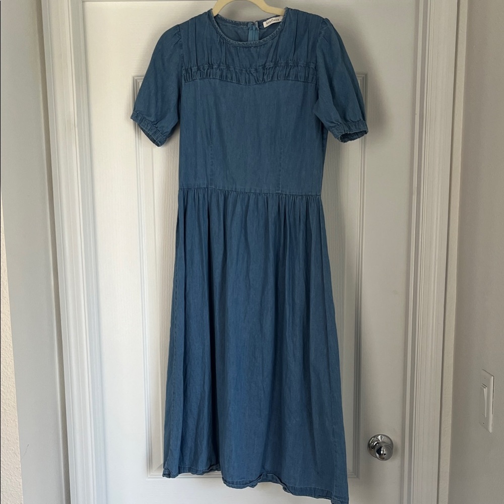 Neuflora size small denim midi dress with puffed sleeves